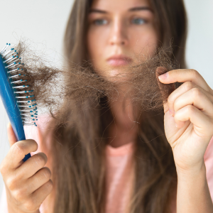Come contrastare la caduta dei capelli Come contrastare la caduta dei capelli